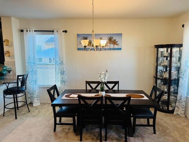 Foto del edificio - 16614 Brogan Ln