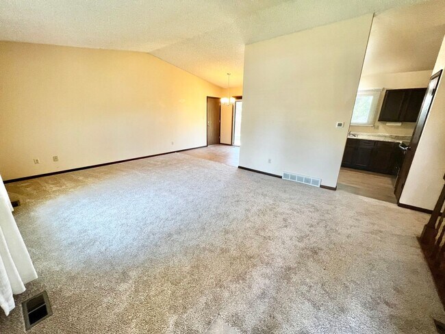 Foto del edificio - Beautiful 4 Bed, 2 Bath House in South Fort Collins! Avail. June 10th!