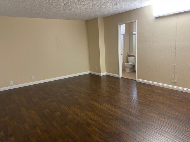 Master Bedroom - 11324 McGirk Ave