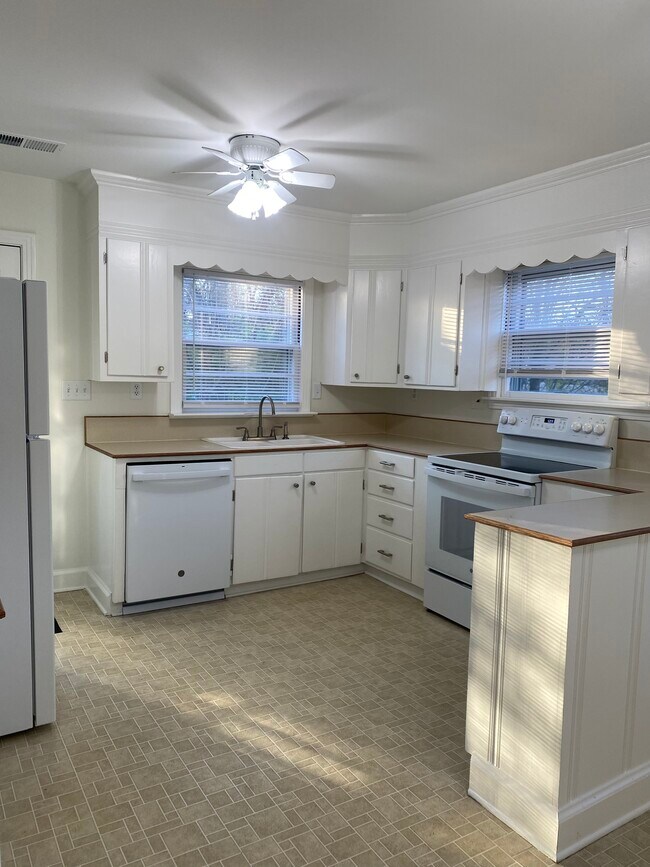 Full kitchen with all new appliances , lg refrigerator , Ge range , dishwasher - 809 Virginia Ave