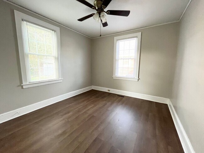 Foto del edificio - 905 Maple St