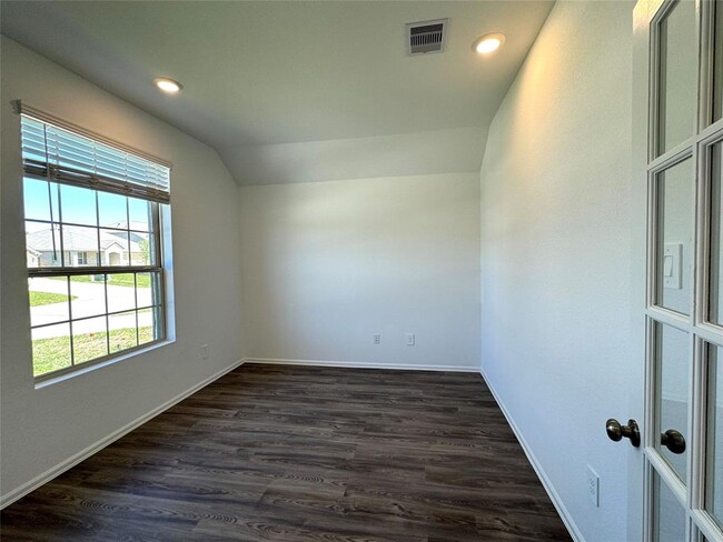 Building Photo - 3606 Oakvale Dr