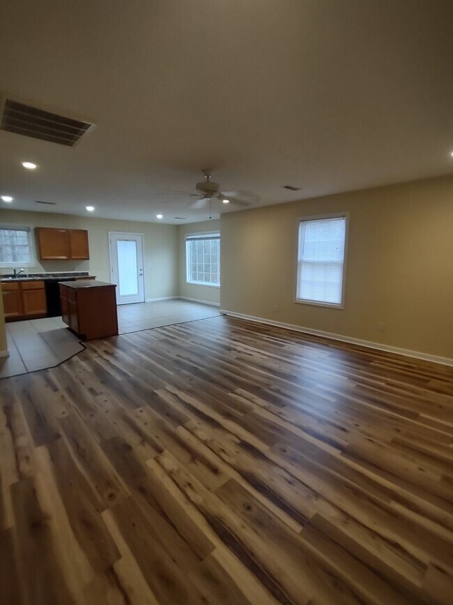 Foto del edificio - Clean 2 Bedroom 1 Bath duplex ~ Benton, KY