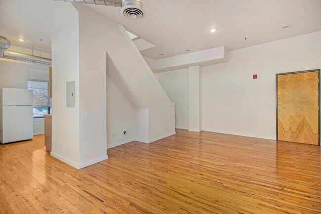 Foto del edificio - Unique 2-Story Loft-Style Condo w/1200 sqft of Living Space!