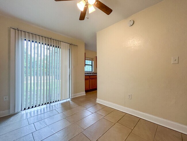 Foto del edificio - Beautiful 2/1.5 Townhome in Cedar Ridge-717A