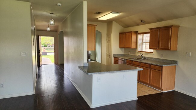 Foto del edificio - 515 Creekside Dr