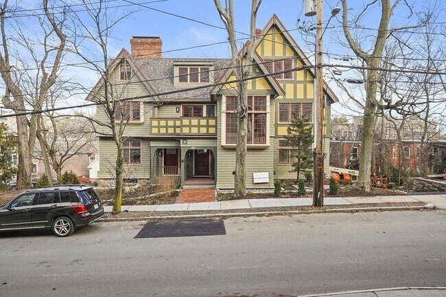 Foto del edificio - 165 Winthrop Rd