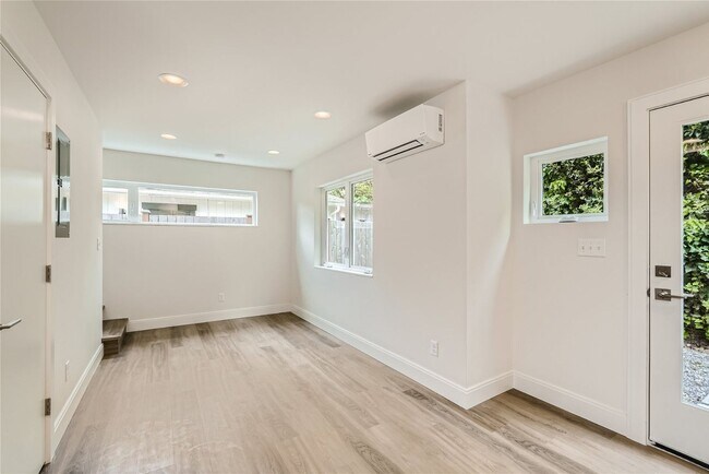 Foto del edificio - 11235 37th Ave SW