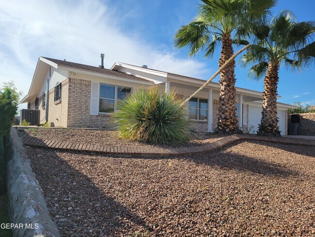 Foto del edificio - 305 Garden Grove Ln