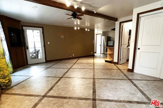 Foto del edificio - 3325 Harbor Blvd