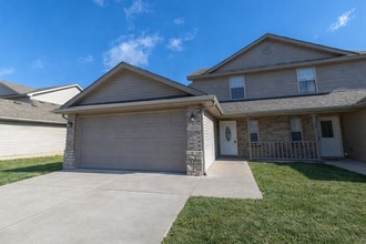 Building Photo - 4012-4014-4014 Arctic Fox Dr