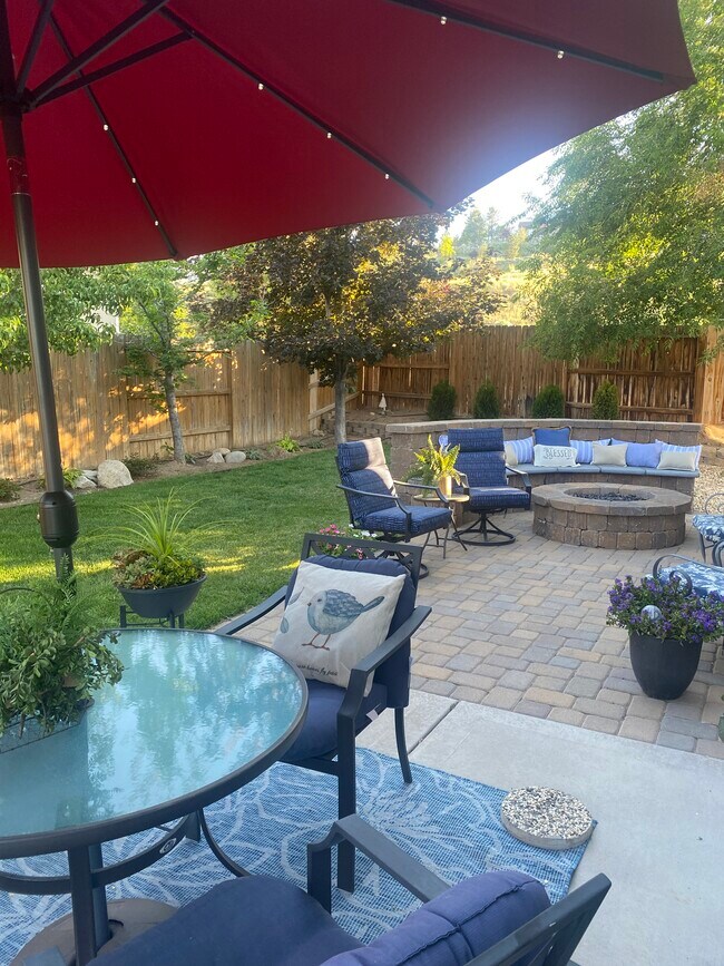 Lawn furniture included in lease - 7200 Ishi Point Ct