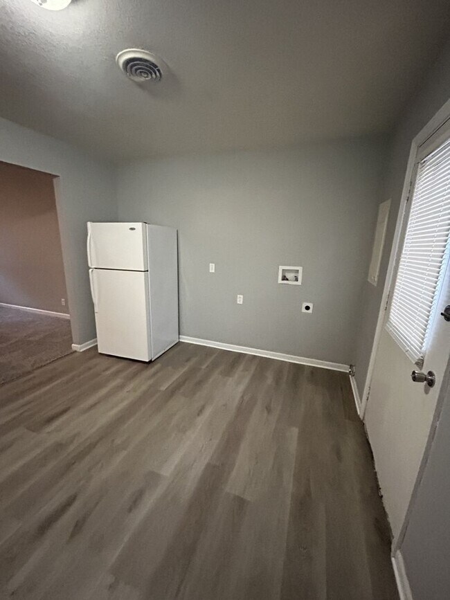 Foto del edificio - 1301 E 9th St