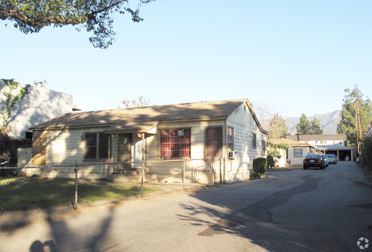 Primary Photo - 915 Arcadia Ave
