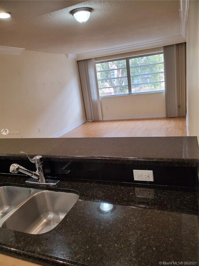 Foto del edificio - 1225 NE 124th St