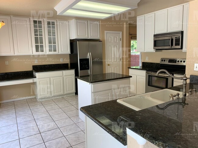 Building Photo - 714 Bentley Pl