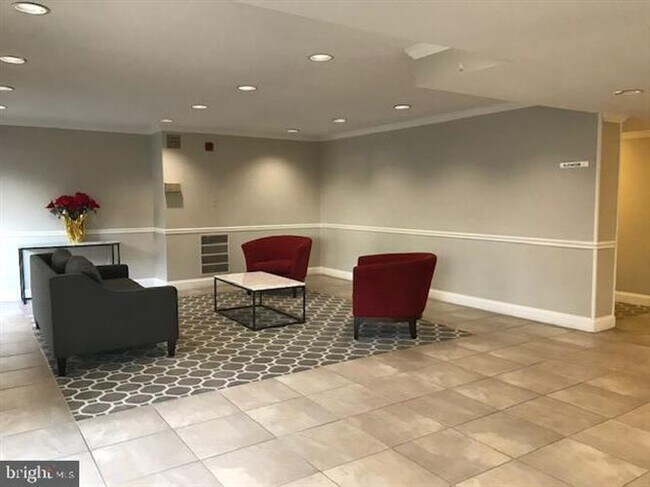 Building Photo - 6147 Leesburg Pike