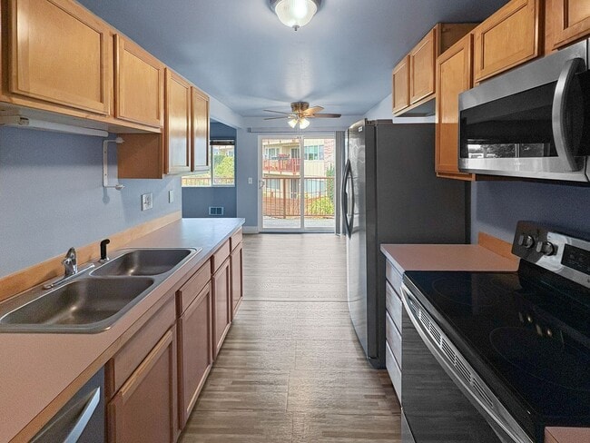 Building Photo - Beautiful and Bright View Ridge Condo