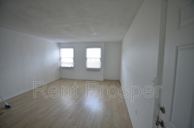 Foto del edificio - 2773 L B McLeod Rd