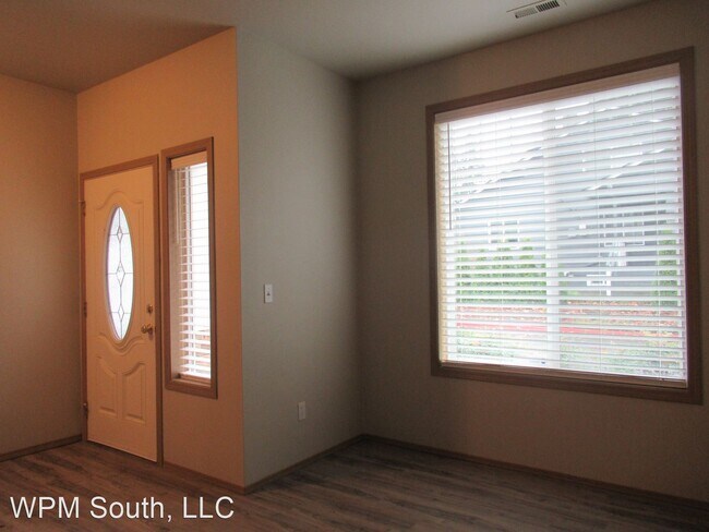 Building Photo - 3 br, 2.5 bath House - 10736 SE 170th St.