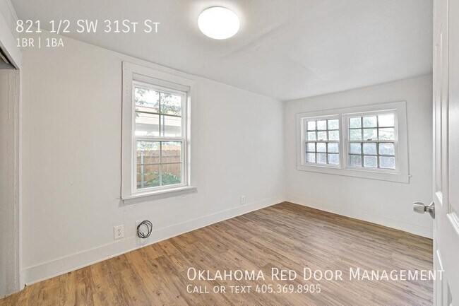 Foto del edificio - 821 1/2 SW 31St St-