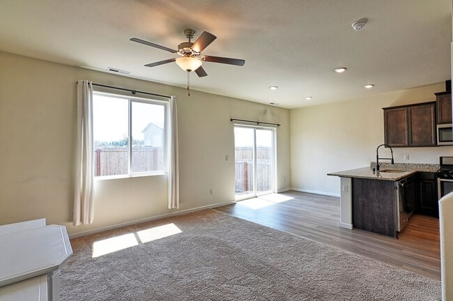 Building Photo - Newer home, dead end street, AC, Gas heat,...