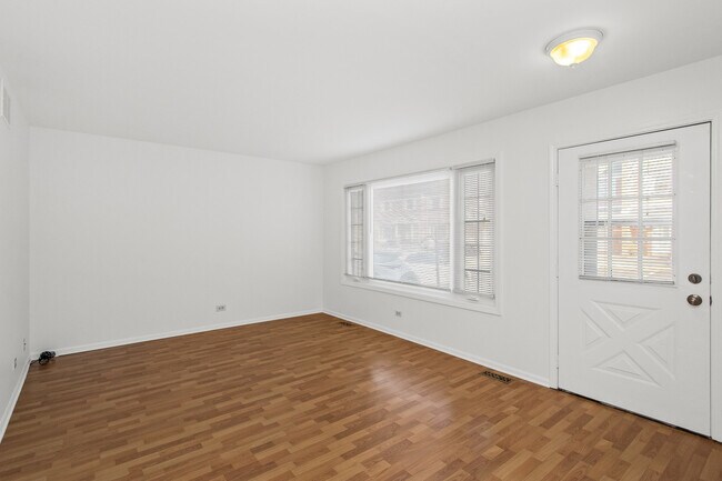 Foto del edificio - 2122 Rugen Rd