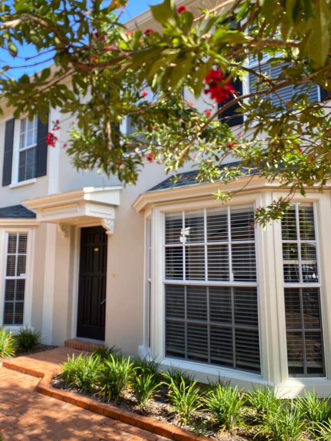 Building Photo - 308 S Gomez Ave