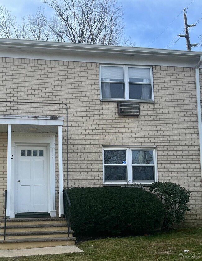 Building Photo - 406 Cranbury Rd
