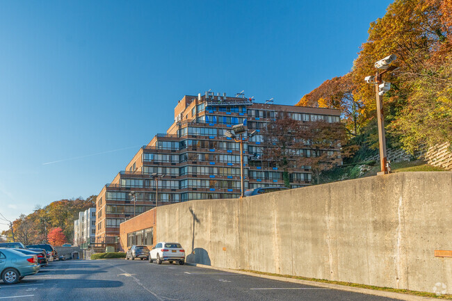 Building Photo - Sunrise Tower