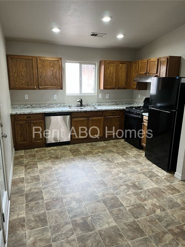 Foto del edificio - 3 Bed/2 Bath, 1,350 Sq. Ft. Home in SW Albuquerque