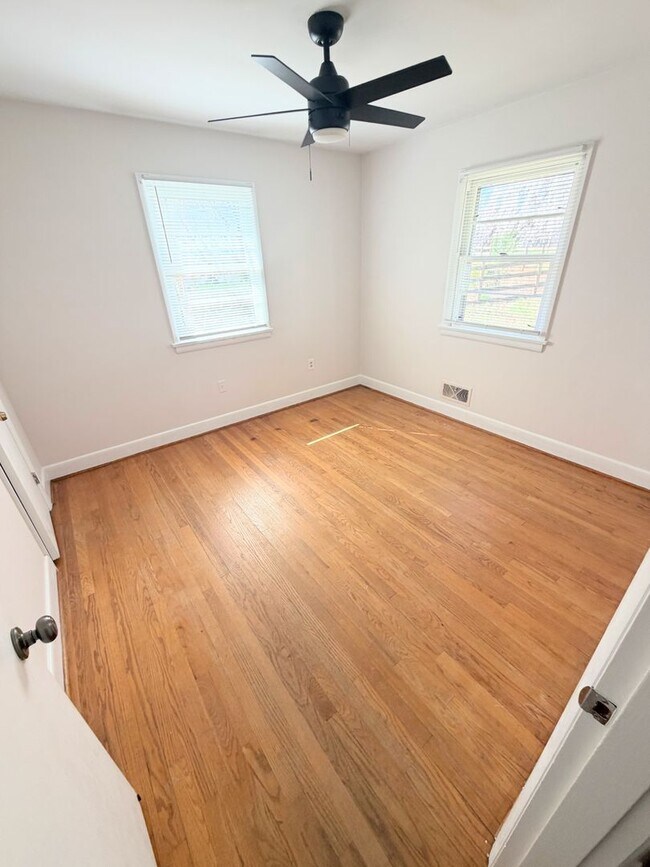 Foto del edificio - 4 Bedroom Home in Lynchburg