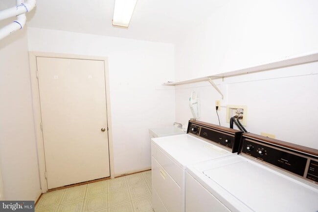 Building Photo - 928 Beacon Way