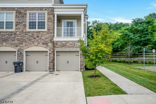 Foto del edificio - 512 Waterview Ct