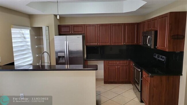 Building Photo - 975 SW 143rd Ave