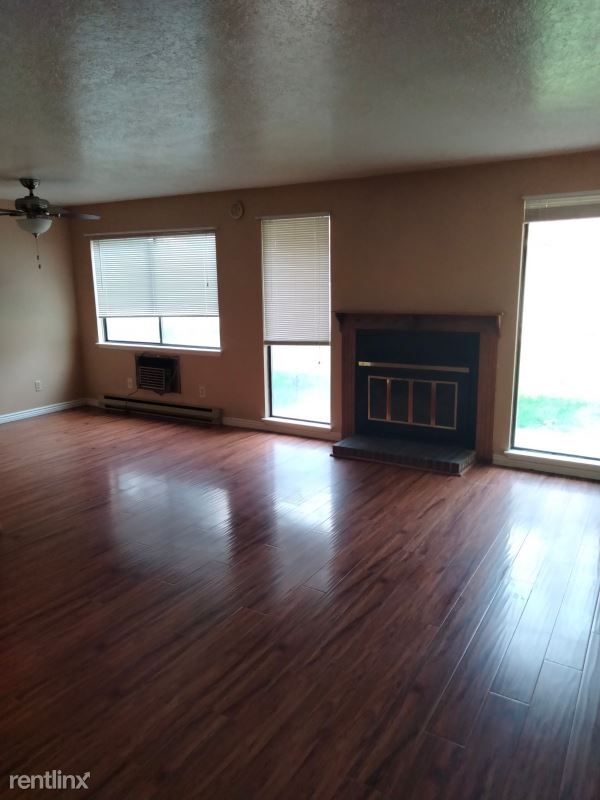 Building Photo - 753 Meadows Dr
