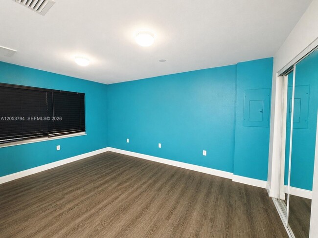 Foto del edificio - 985 SW 10th St