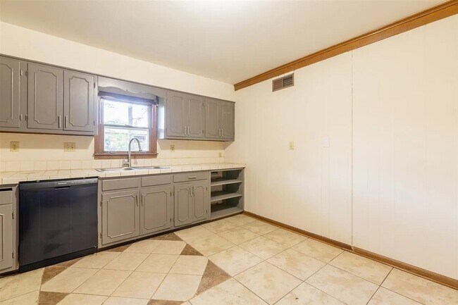 Foto del edificio - 644 Craft Rd