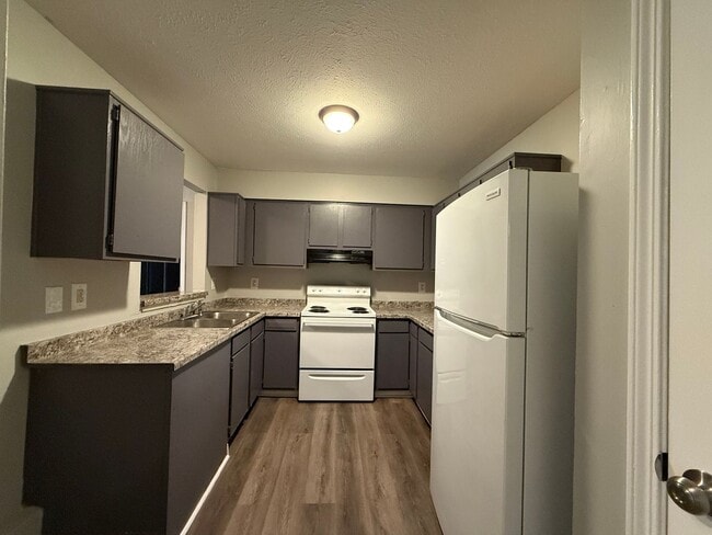 Photo - 2708 Greenwood Ave Apartment