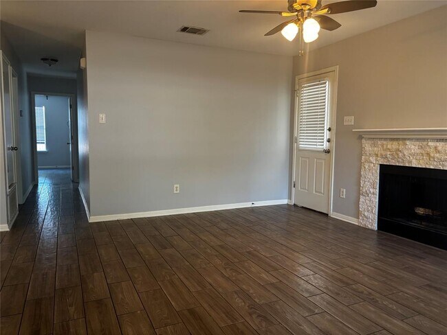 Building Photo - 501-503-503 Texas Ave
