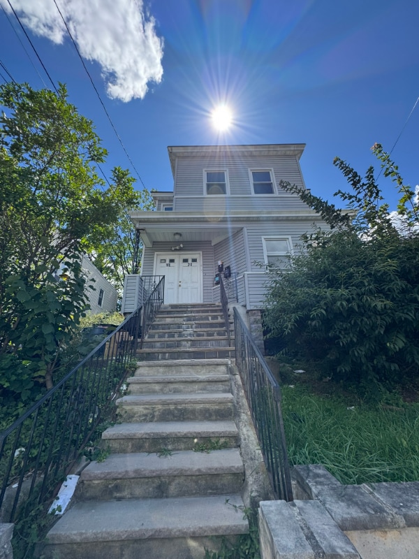 Building Photo - 18-20-20 Lanark Ave