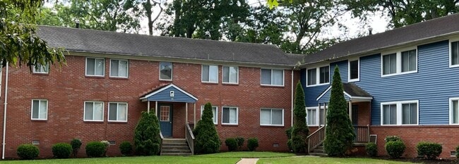 Building Photo - Absolutely Adorable two bedroom is move in...