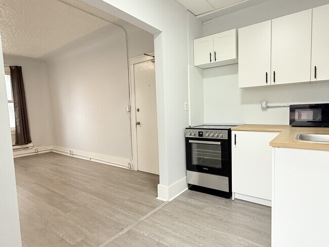 Photo du bâtiment - 1495 Gladstone Ave