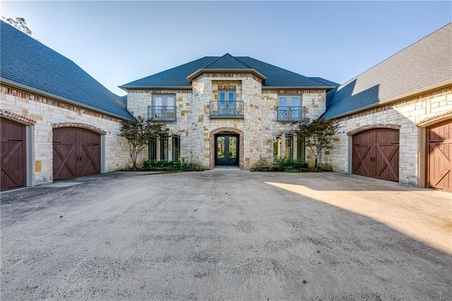 Building Photo - 332 Sedona Falls Dr