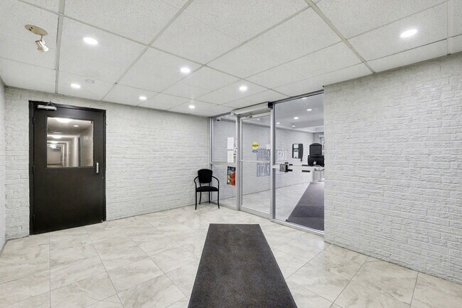 Photo du bâtiment - Elgin Woods Apartments