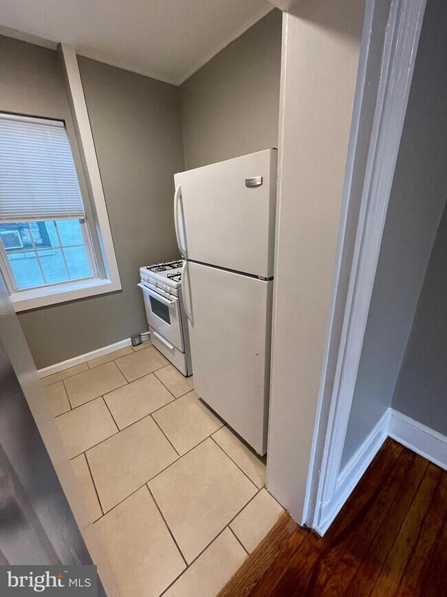 117 Chestnut St Unit B, Audubon, NJ 08106 Room for Rent in Audubon