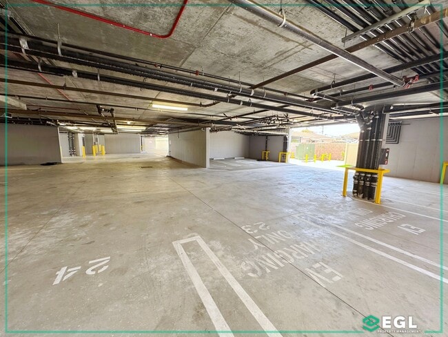 Building Photo - 1492