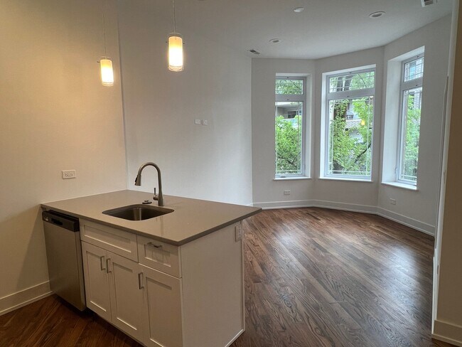 Building Photo - 2217 W Chicago Ave