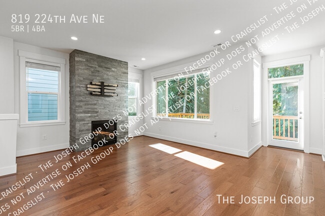 Foto del edificio - 819 224th Ave NE