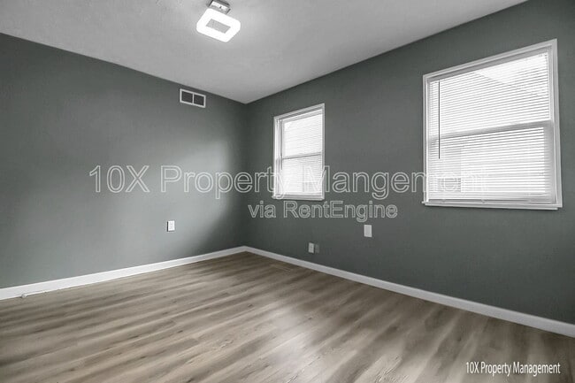 Building Photo - 2918 Azelda St